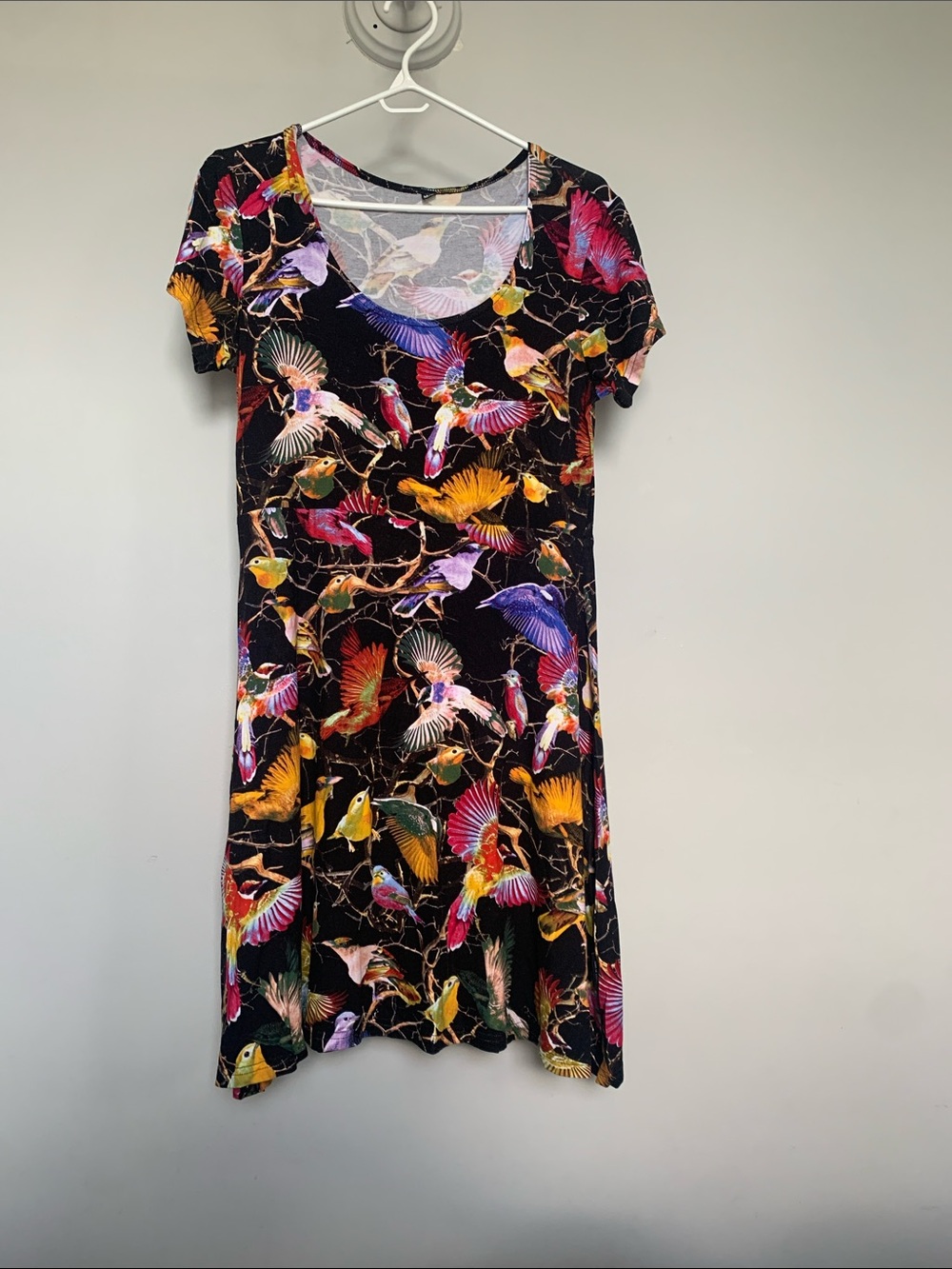 Black Independent Short-Sleeve Mini Dress with Colorful Bird Print
